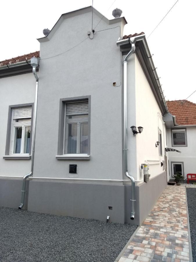 Jade Vendégház Pápa Exterior foto